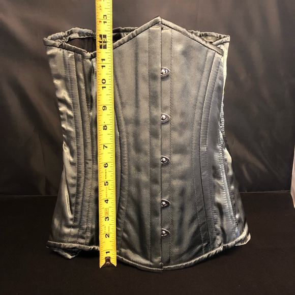 Corset - Picture 2 of 8